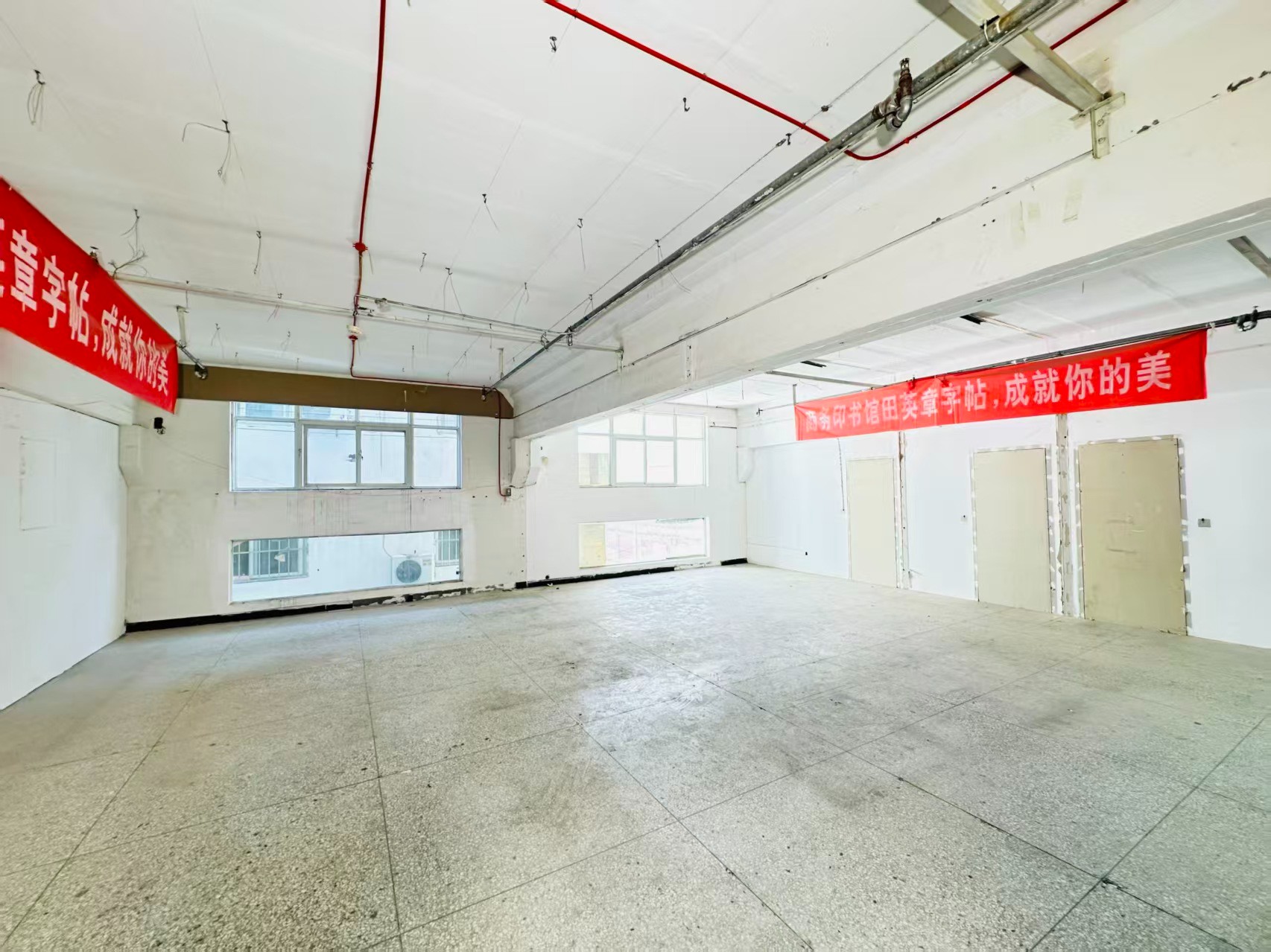 连霍高速连接线重点吸引人工智能应用、数字经济、电商直播、智能制造服务、软件开发、科技创新企业及创业团队入驻